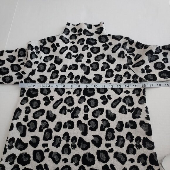 Tahari Snow Leopard Print Mock Neck Sweater Size XS - Picture 4 of 5